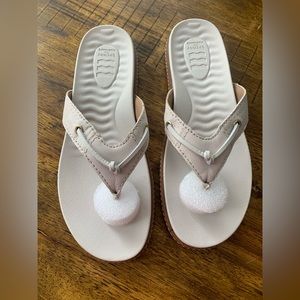NIB Sperry Women’s Waveside Plushwave Thong Sandals in Ivory Size 8.5